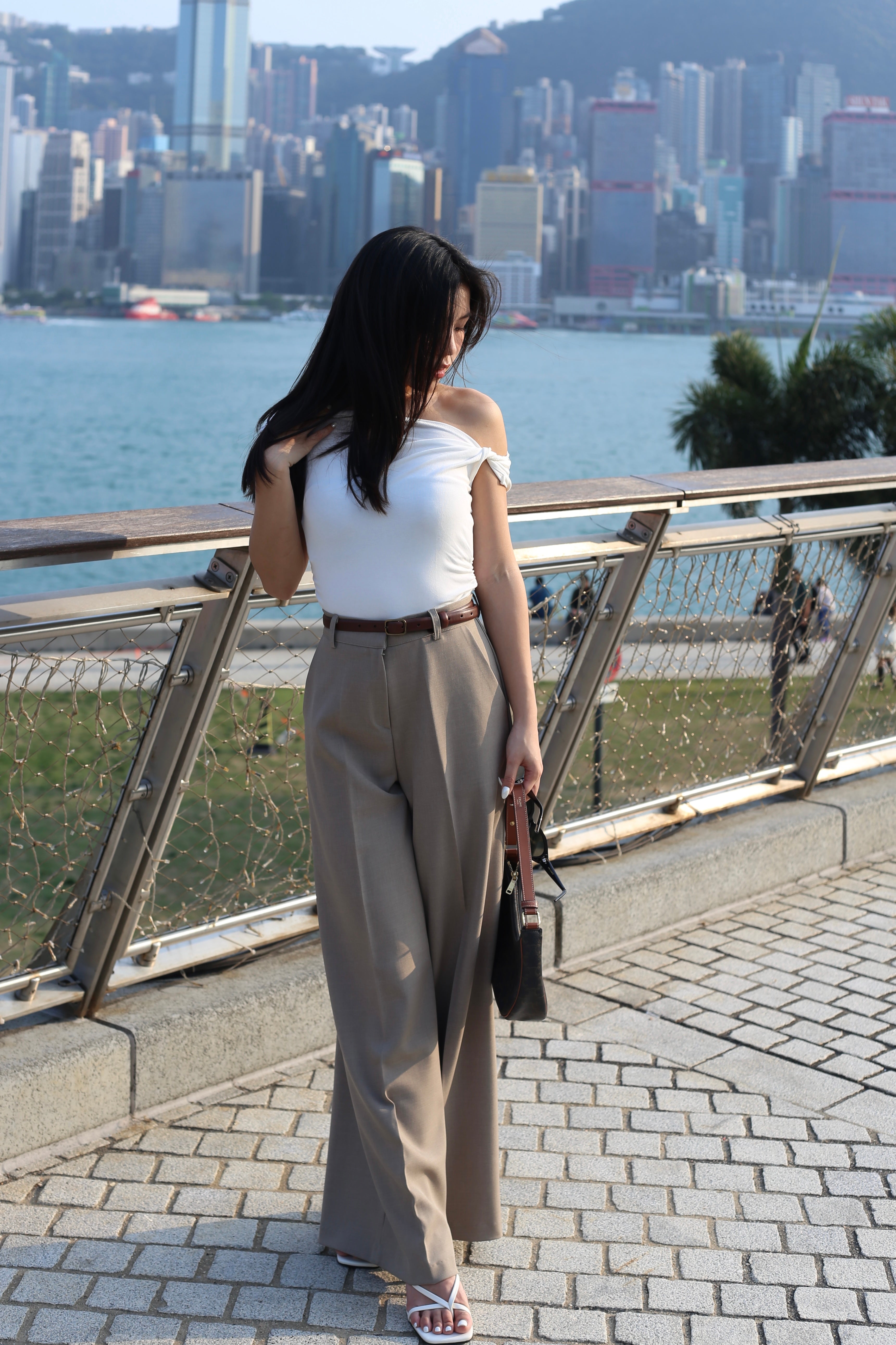 【大熱必入款式！】Basic Solid Twisted Shoulder Top