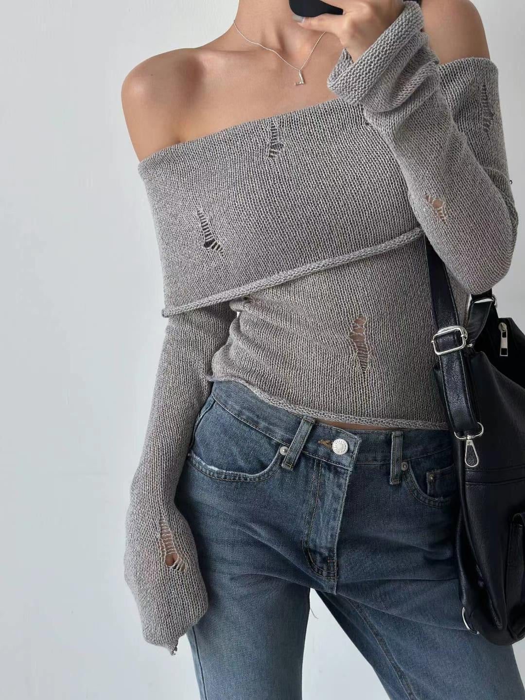 【FW24新款達陣！】Adel Solid Long Sleeve Off Shoulder Top