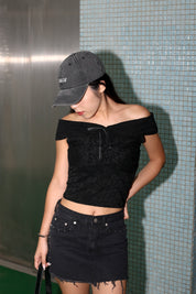 【韓系女生必備! Lace質感Max】Lil Ribbon Lace Off Shoulder Top
