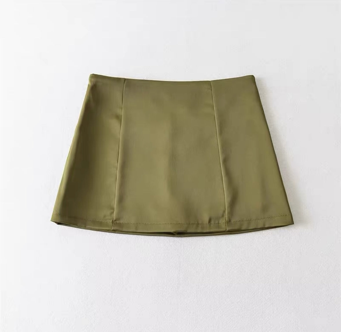 【緞面滑捋捋短裙✨】 Basic Solid Satin Skirt