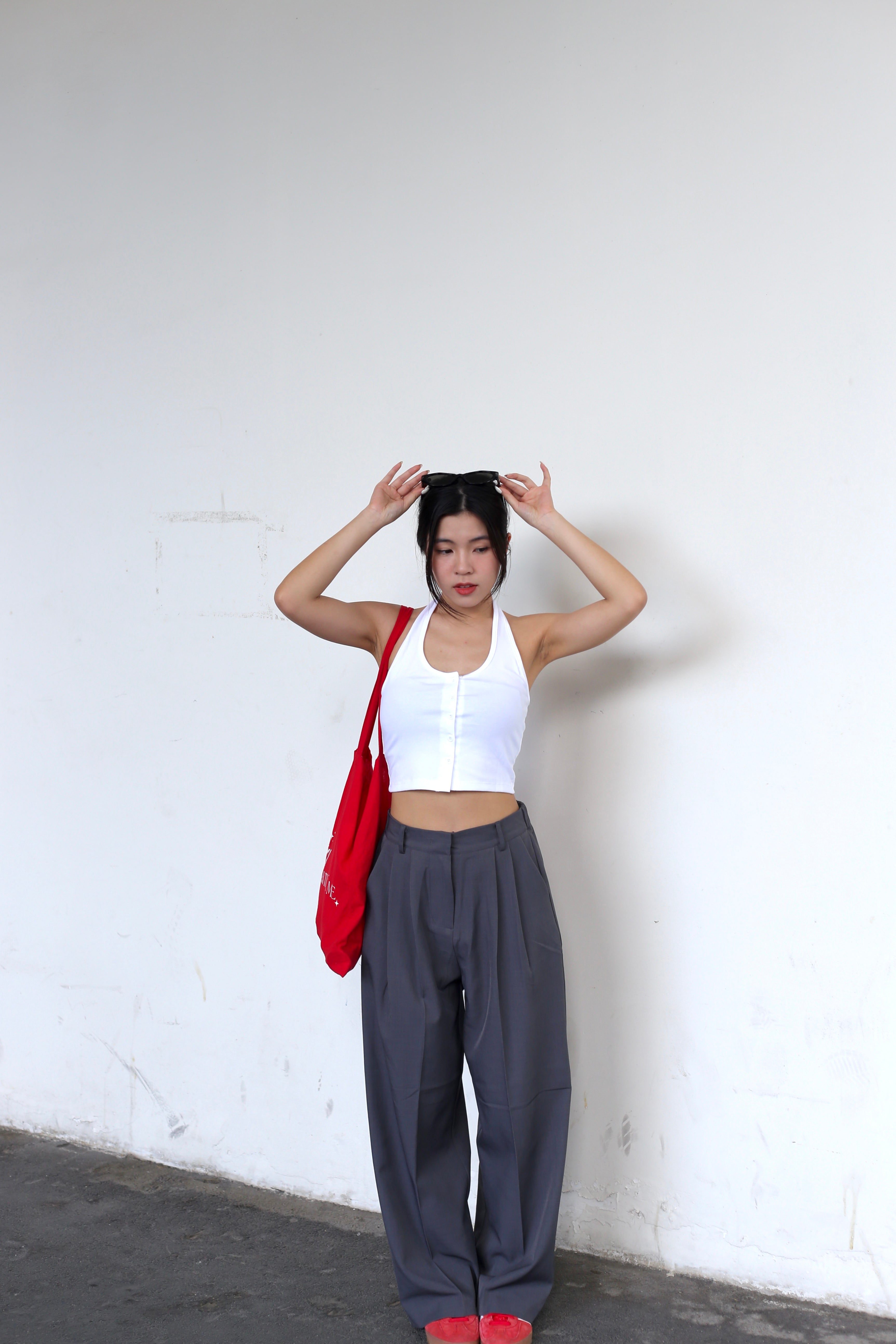 #T238【衣櫃必備背心】Basic Solid Button Front Halter Top