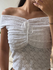 【韓系女生必備! Lace質感Max】Lil Ribbon Lace Off Shoulder Top