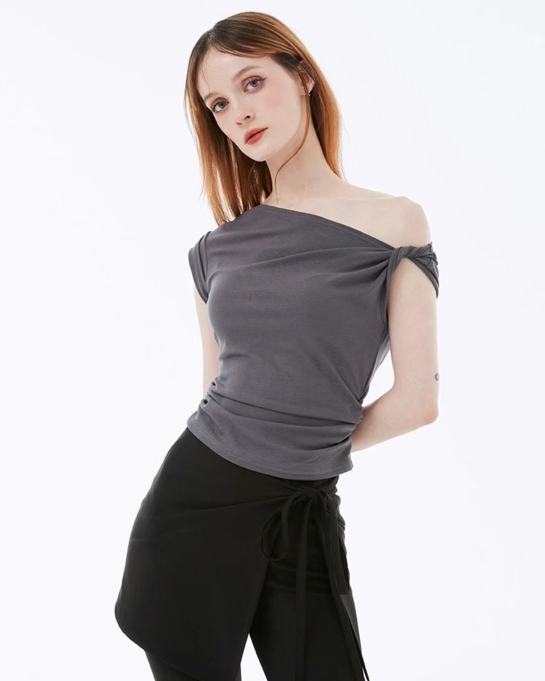 【大熱必入款式！】Basic Solid Twisted Shoulder Top