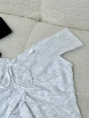 【韓系女生必備! Lace質感Max】Lil Ribbon Lace Off Shoulder Top