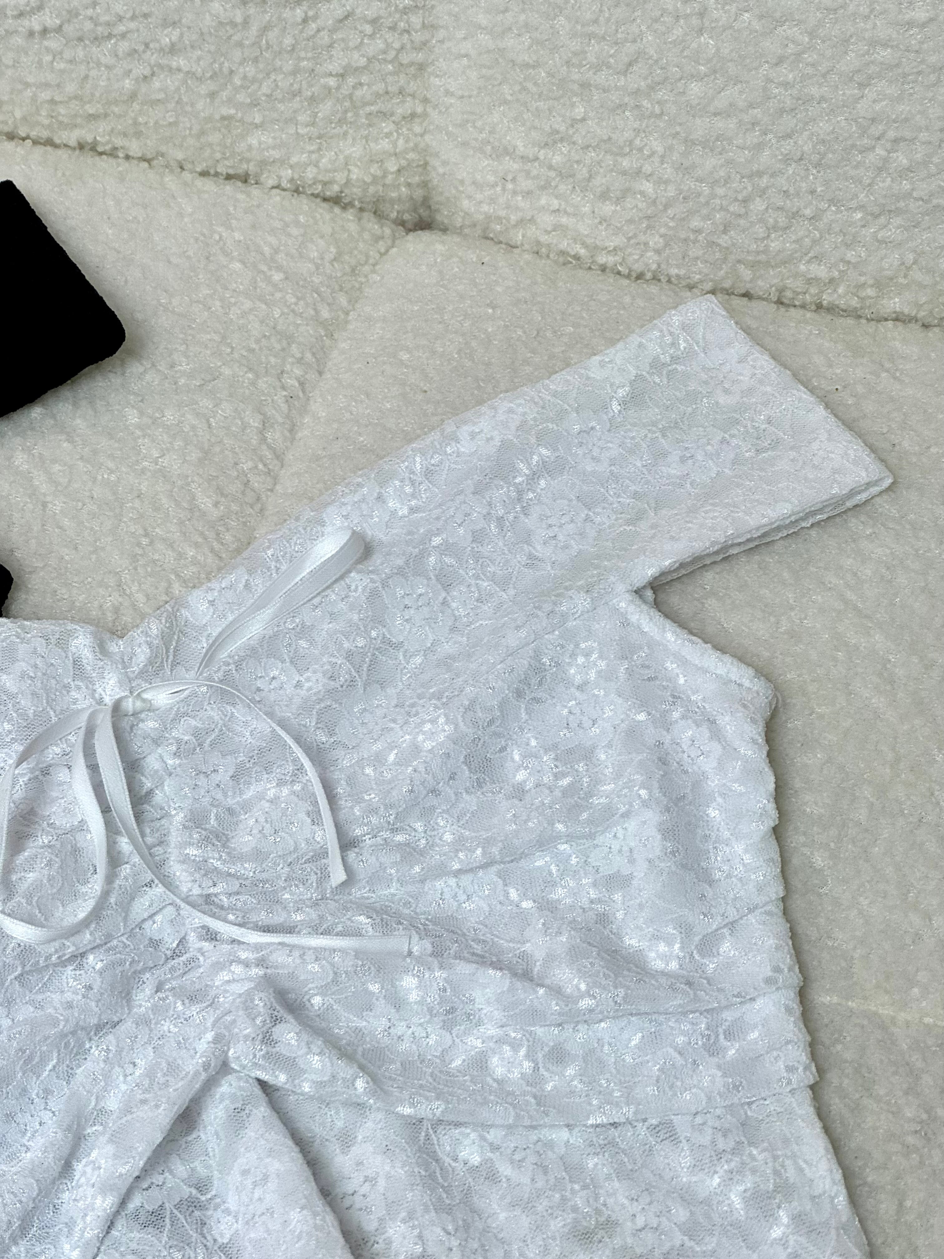 【韓系女生必備! Lace質感Max】Lil Ribbon Lace Off Shoulder Top