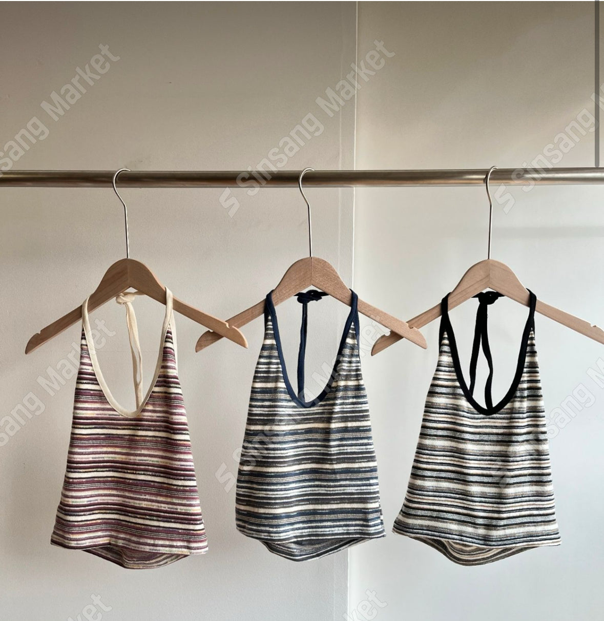 【絕美配色！】Mixed-Colour Striped Halter Top