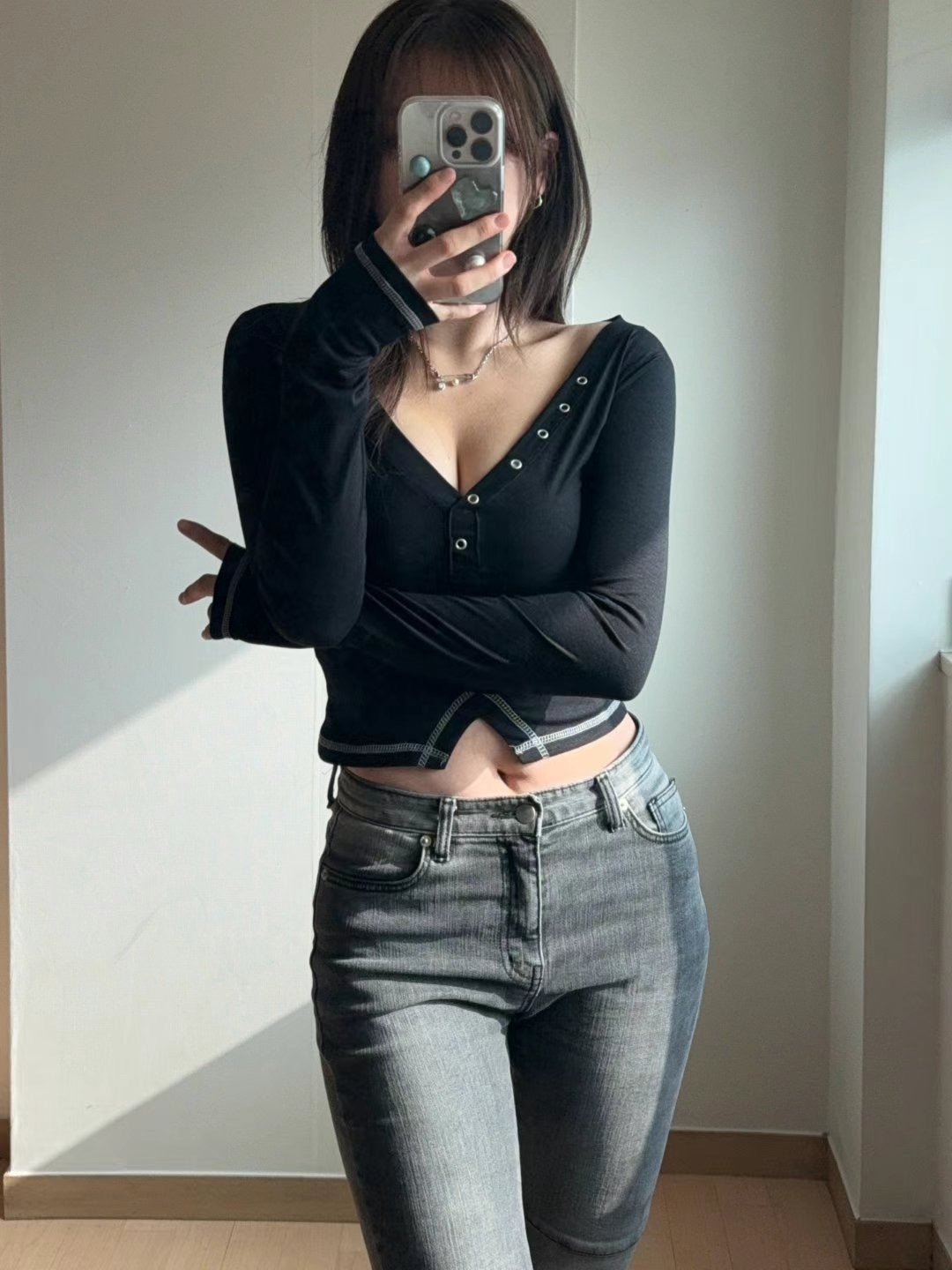 【吸睛小性感V領Top✨】Sunna V-Neck Solid Top