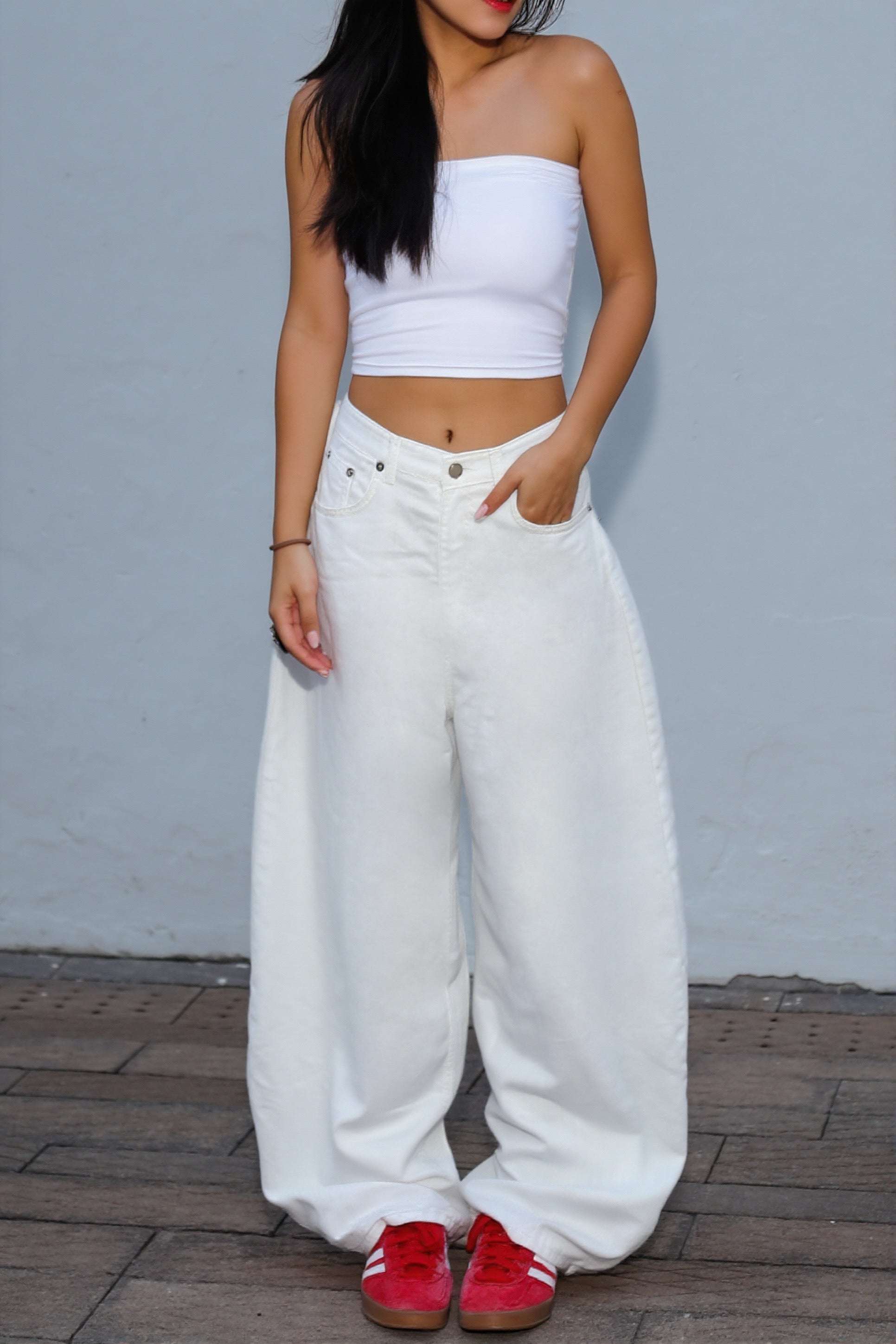【大熱刺繡彎刀牛仔褲】Back Wing White Barrel Jeans