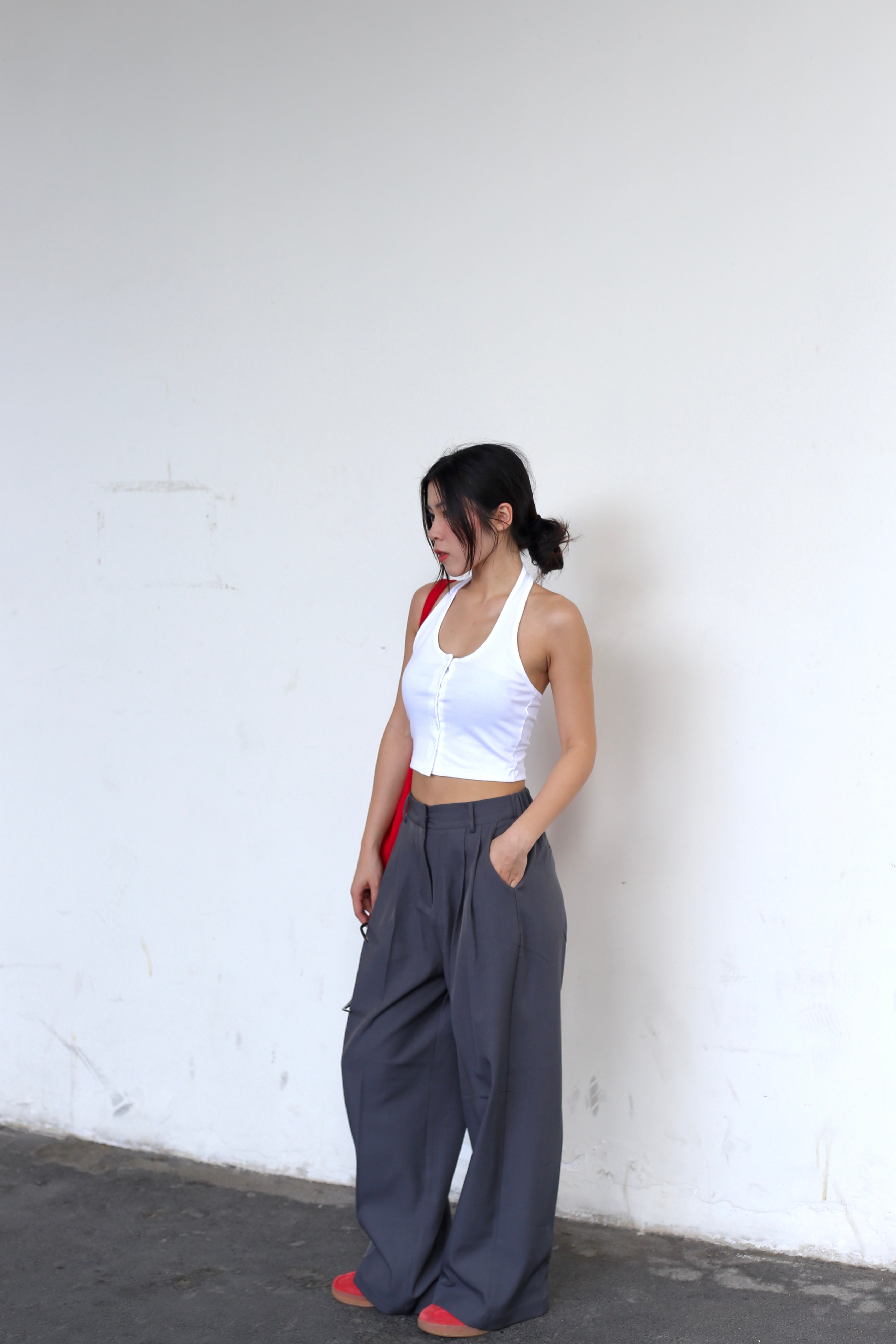 #T238【衣櫃必備背心】Basic Solid Button Front Halter Top