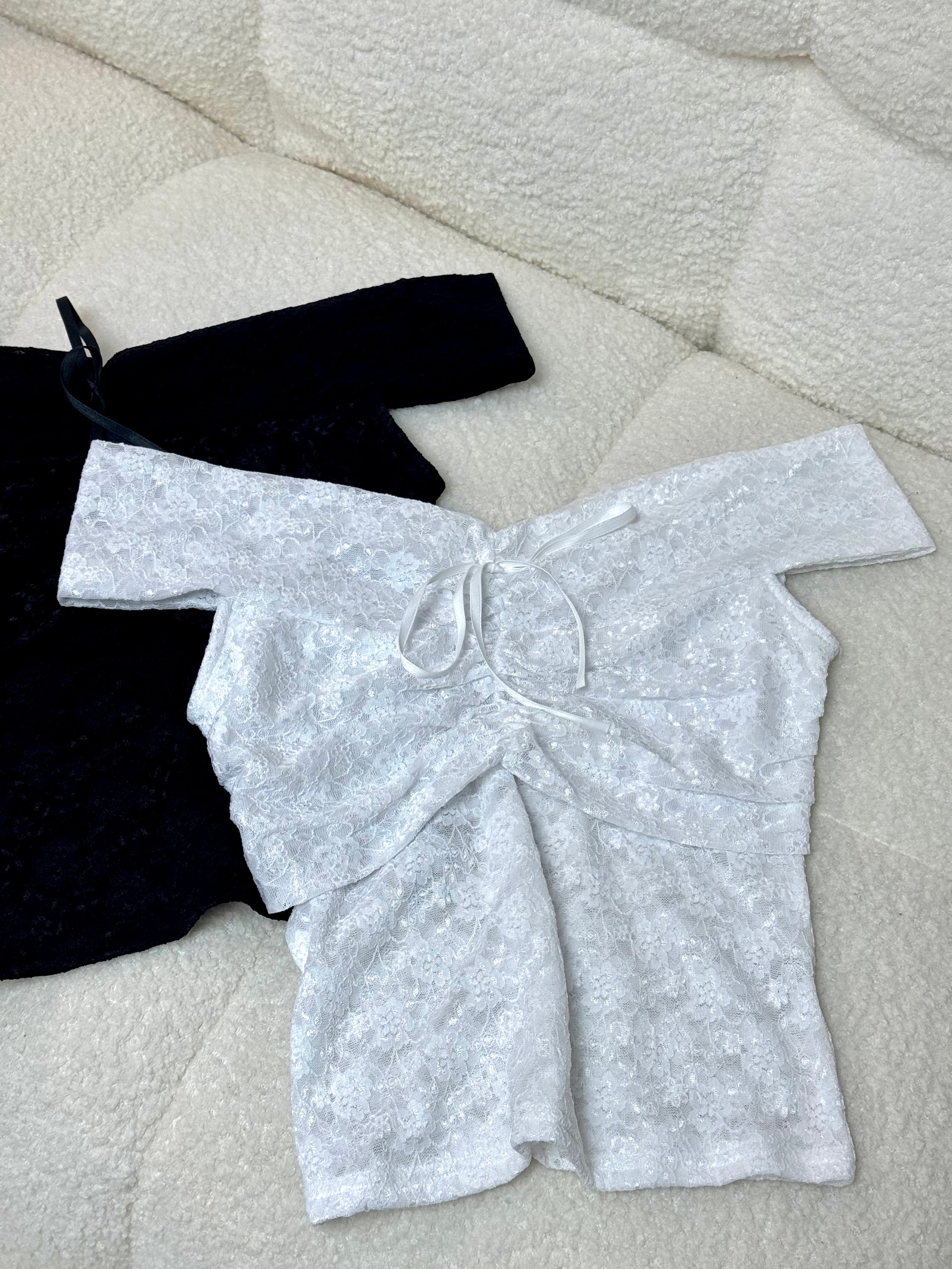 【韓系女生必備! Lace質感Max】Lil Ribbon Lace Off Shoulder Top