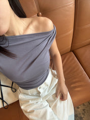 【大熱必入款式！】Basic Solid Twisted Shoulder Top