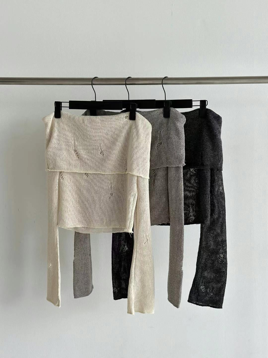 【FW24新款達陣！】Adel Solid Long Sleeve Off Shoulder Top