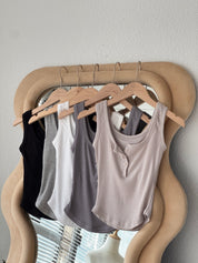 【衣櫃必備系列】Basic Solid Button Front Cami Top