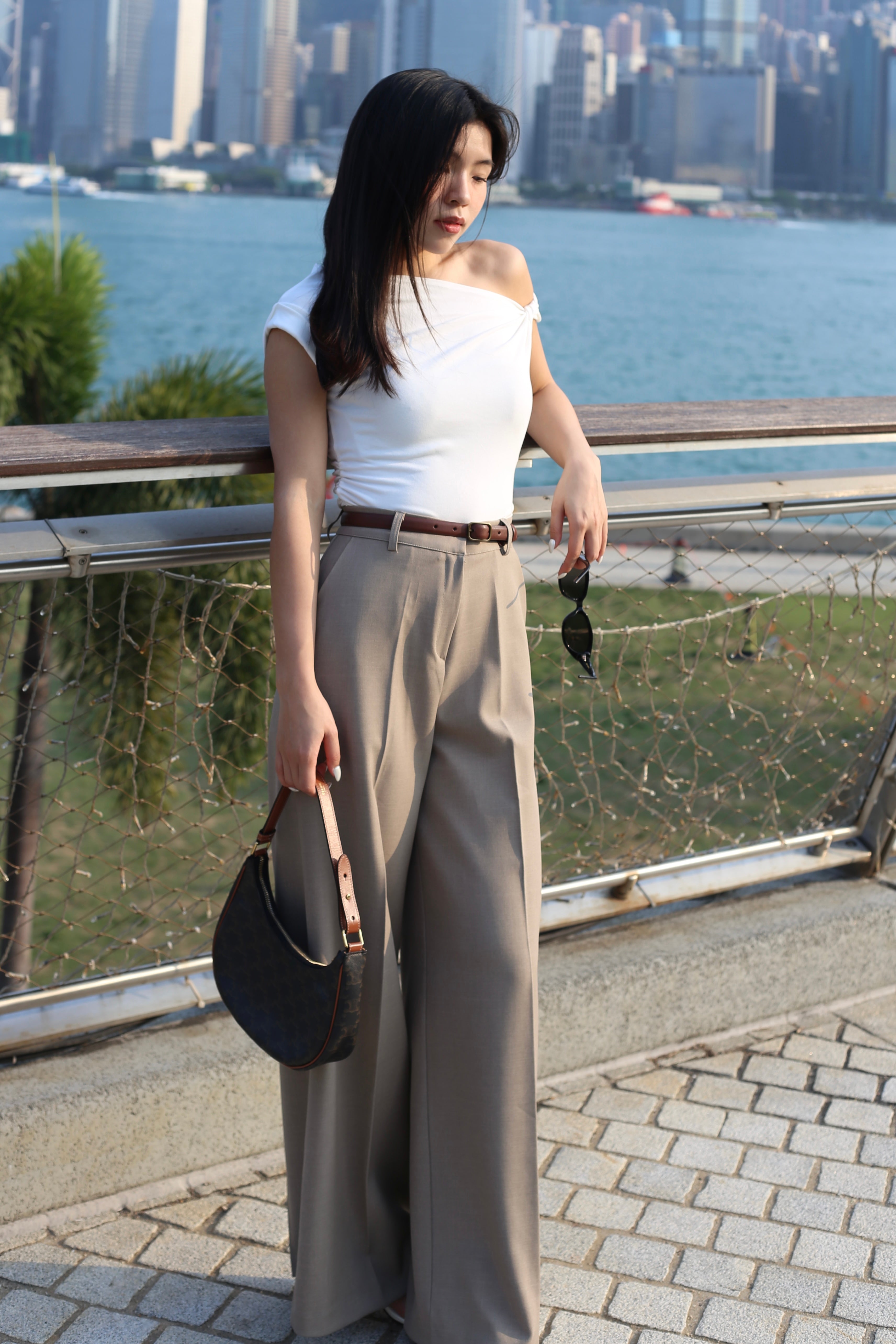 【大熱必入款式！】Basic Solid Twisted Shoulder Top