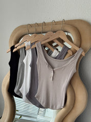 【衣櫃必備系列】Basic Solid Button Front Cami Top