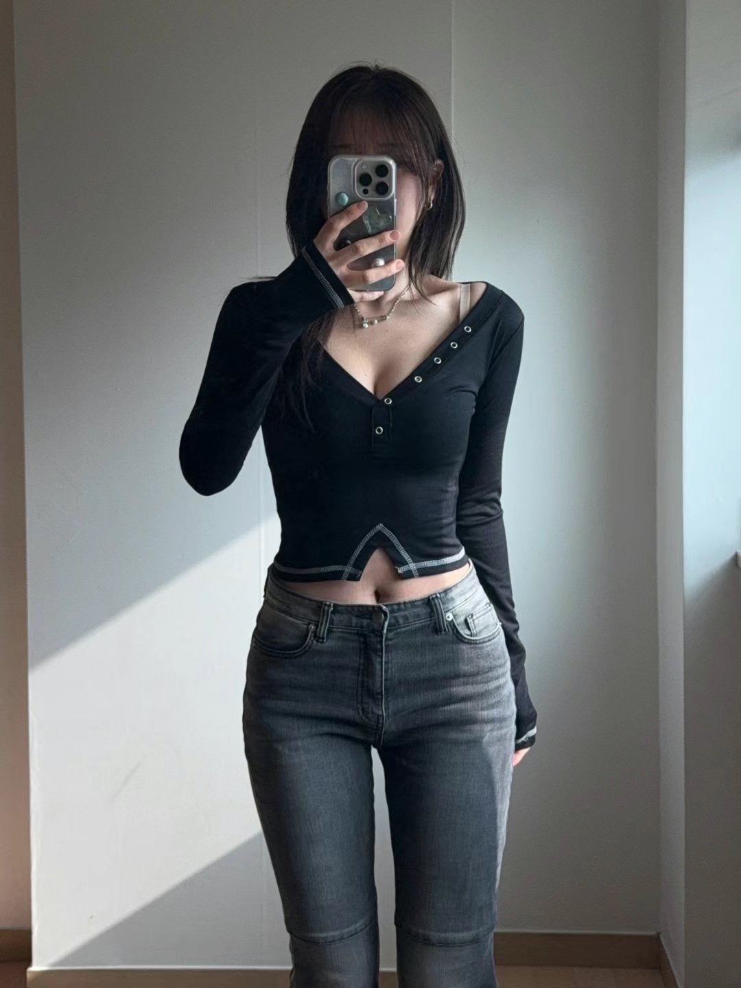 【吸睛小性感V領Top✨】Sunna V-Neck Solid Top