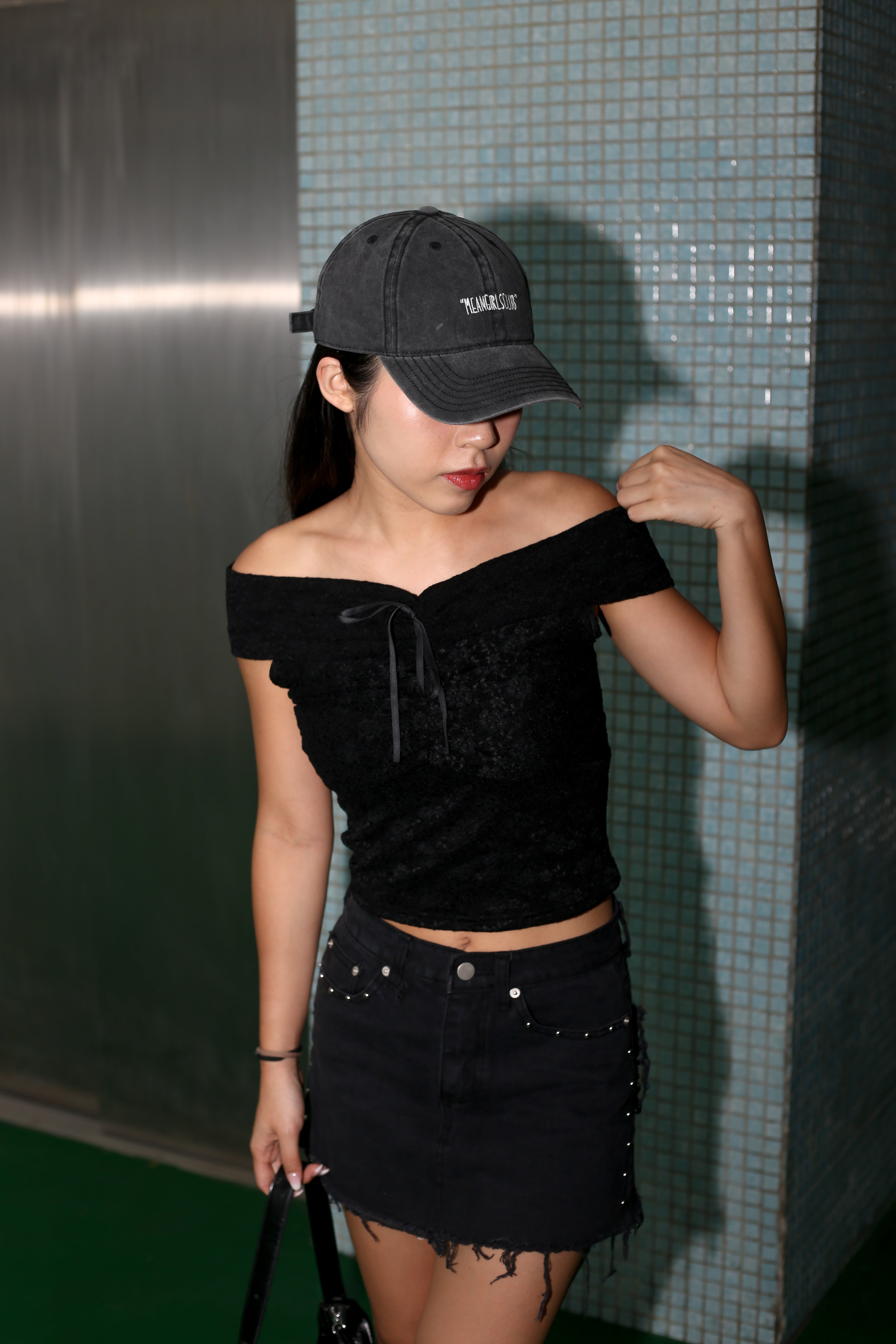 【韓系女生必備! Lace質感Max】Lil Ribbon Lace Off Shoulder Top