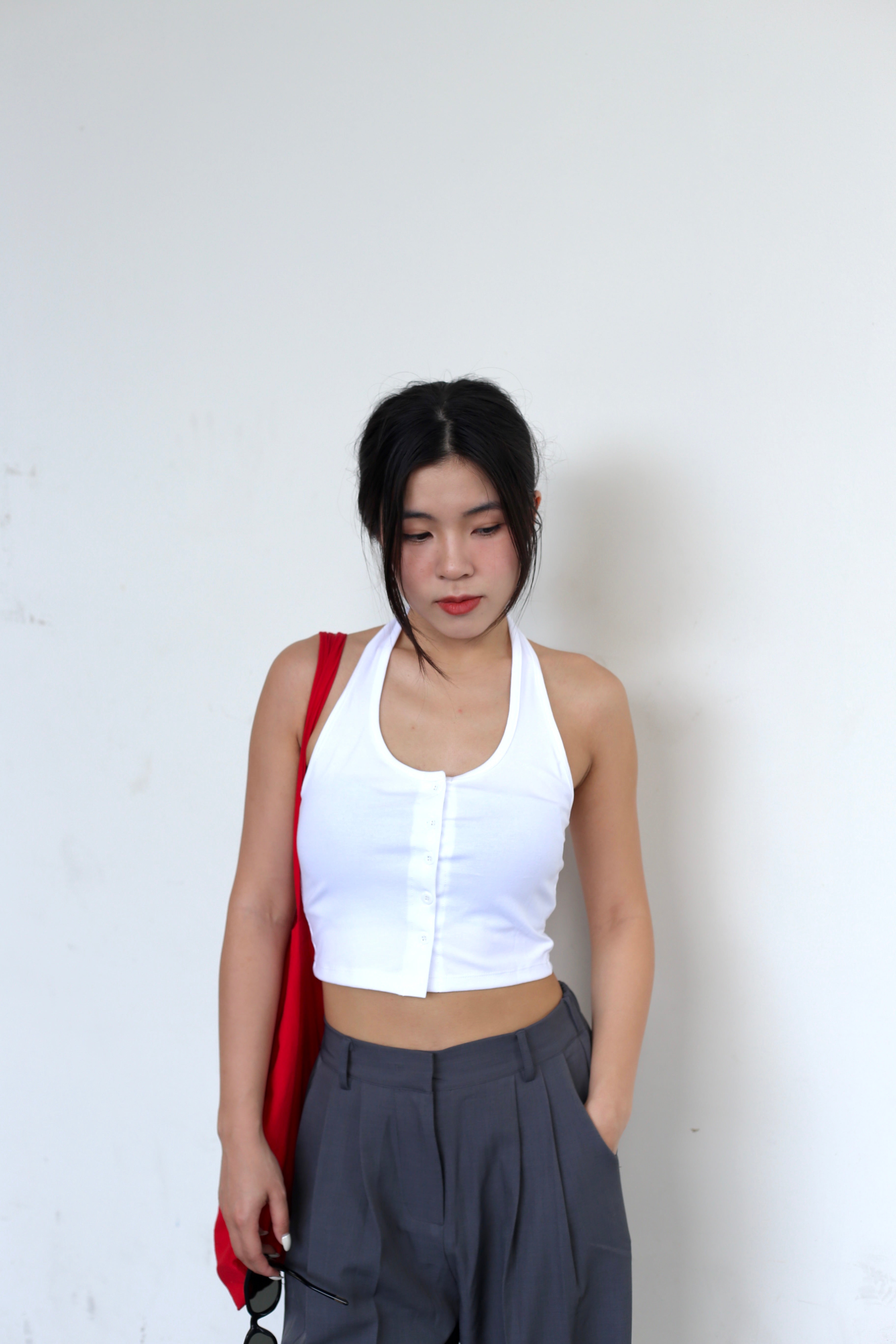 #T238【衣櫃必備背心】Basic Solid Button Front Halter Top